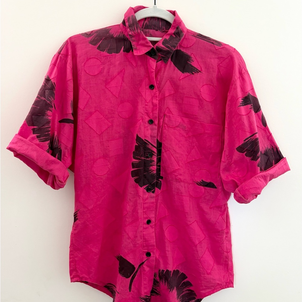 Women’s Bright Pink Vintage Short-Sleeve Button-Up Shirt with Black Floral Print